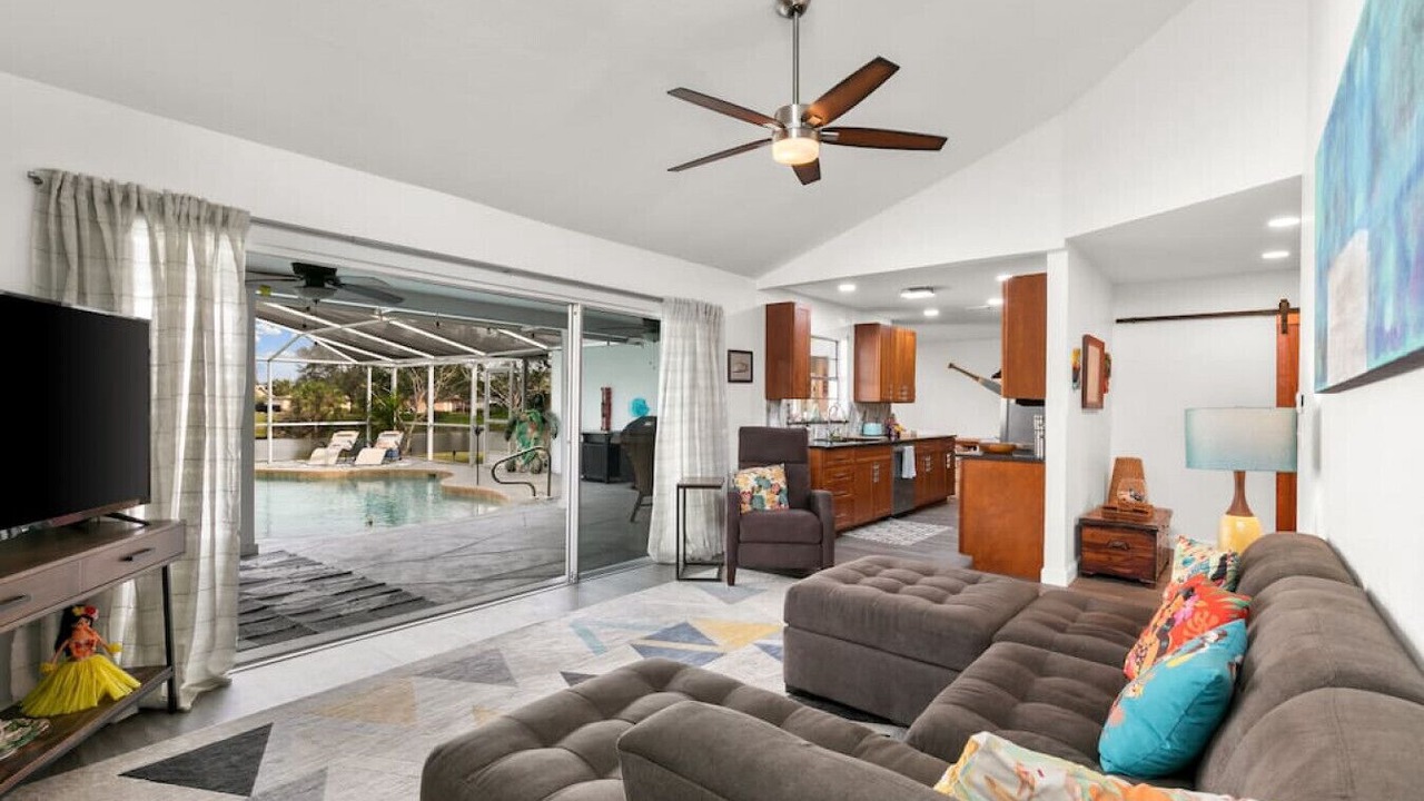 Photo of Livingroom in Cypress Lake