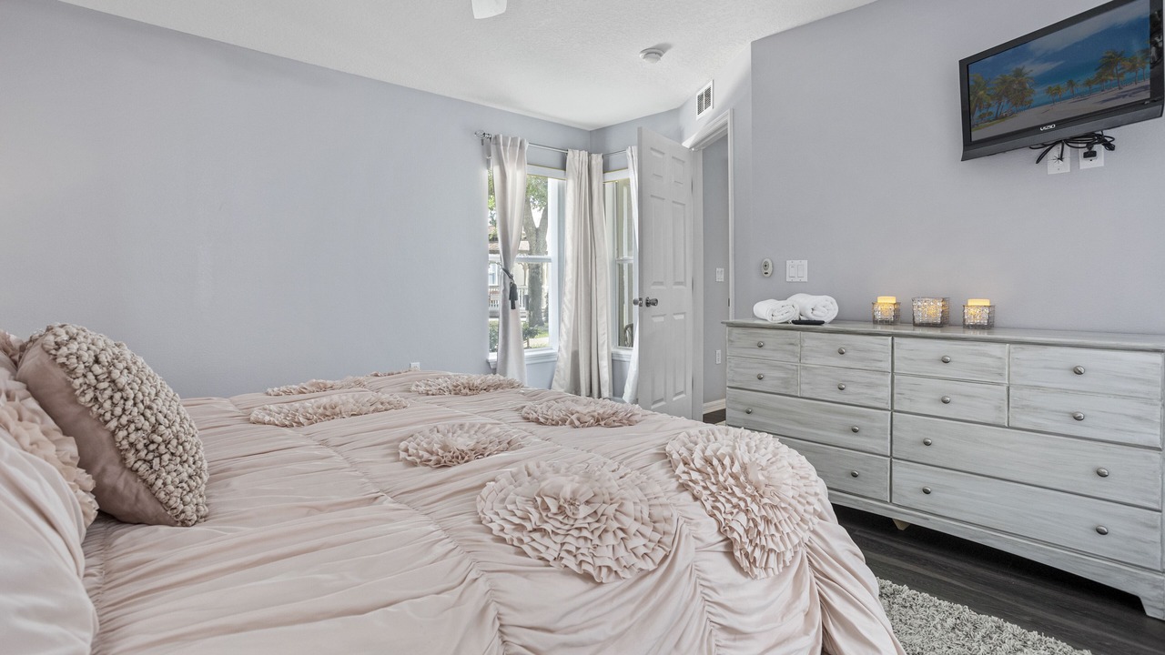 Photo of Bedroom in Lindfields