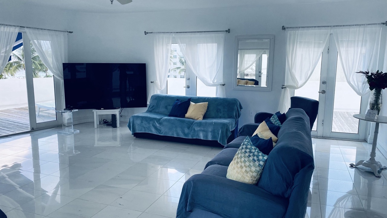 Photo of Livingroom in South Pointe