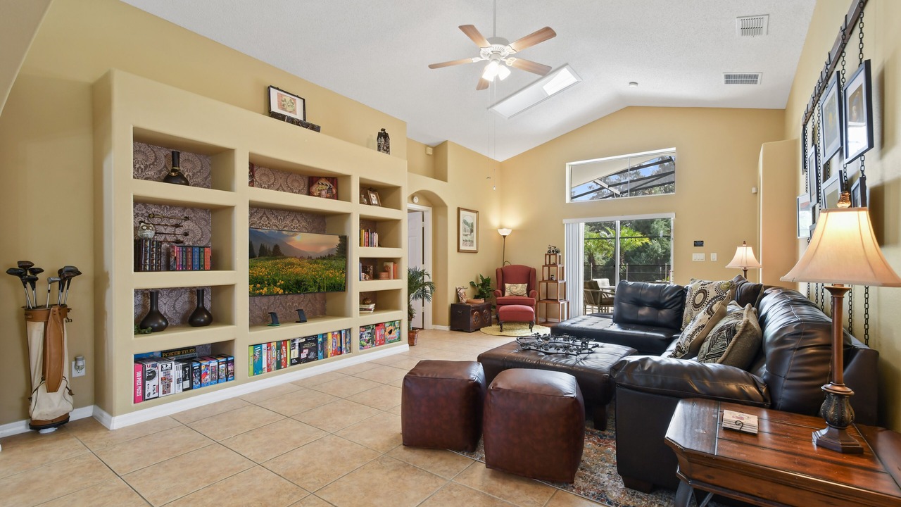 Photo of Livingroom in Orange Tree