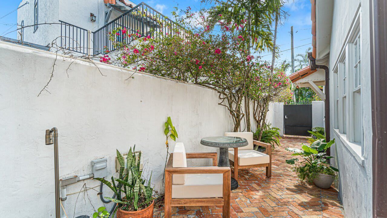 Photo of Outdoor in Old Northwood