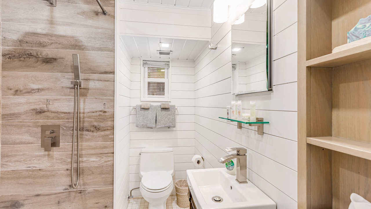 Photo of Bathroom in Indian Waterways