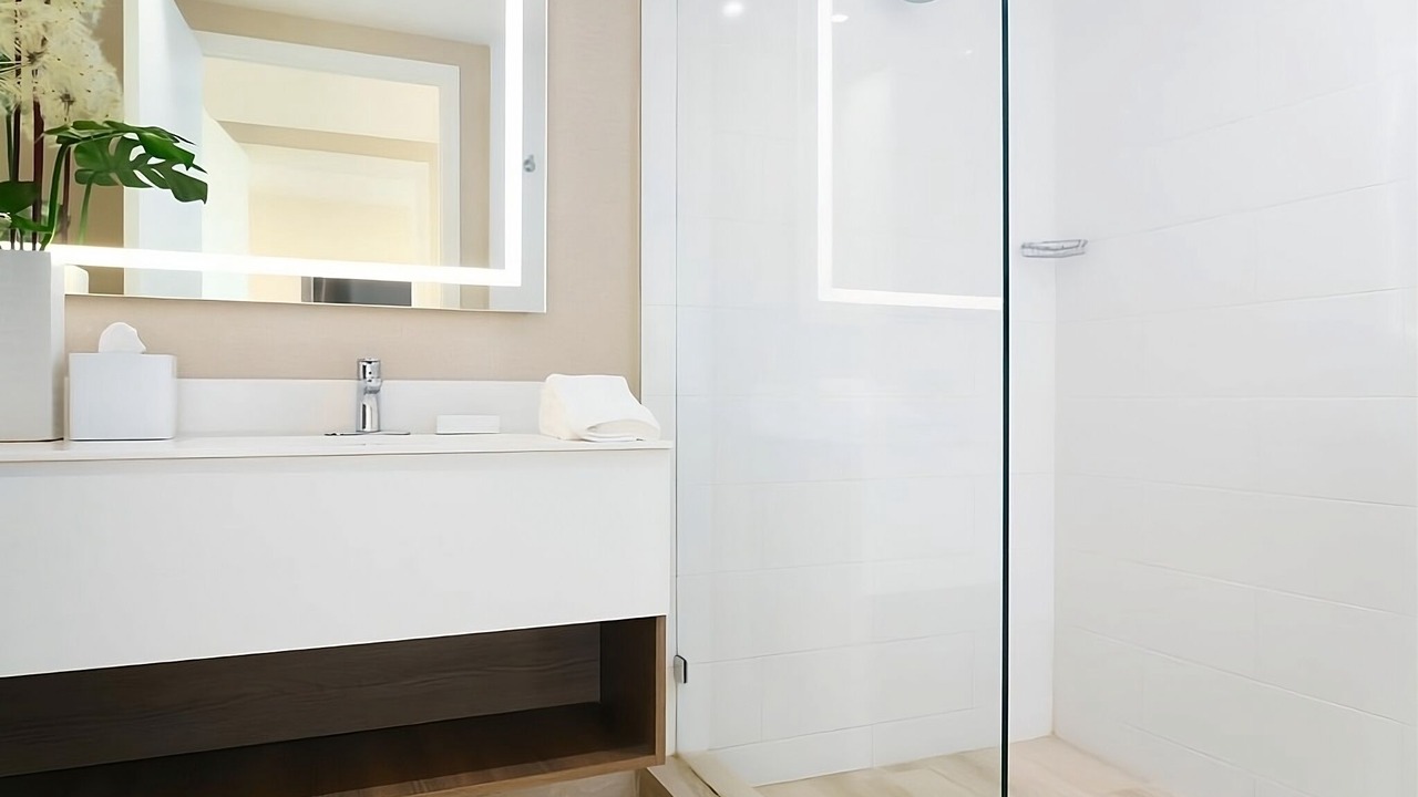Photo of Bathroom in Bay Harbor Islands