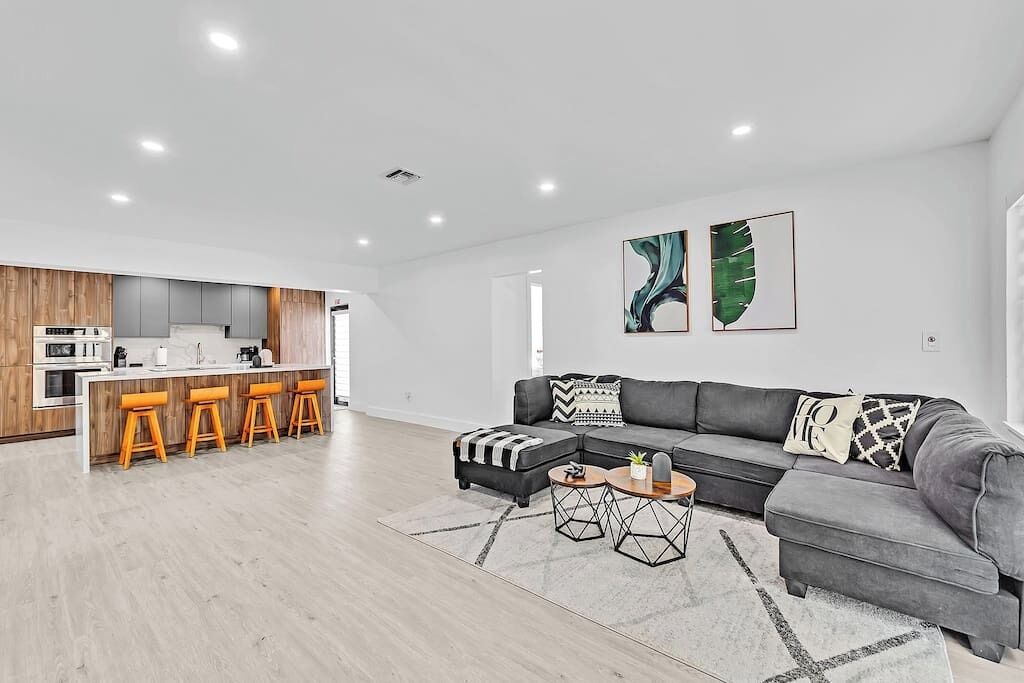 Photo of Livingroom in River Oaks