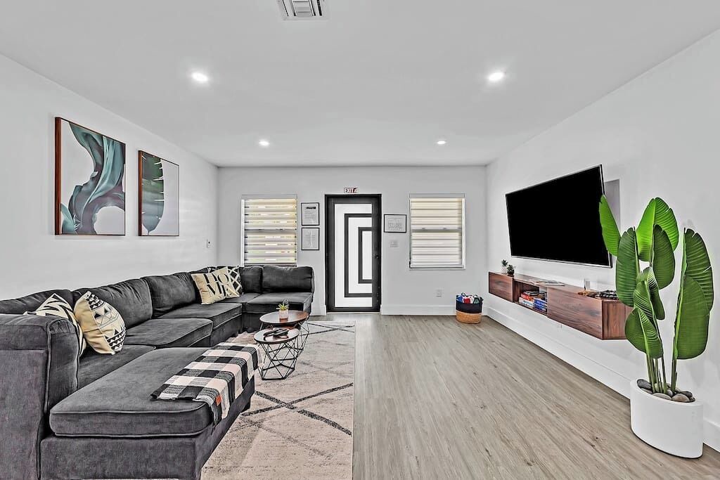Photo of Livingroom in River Oaks