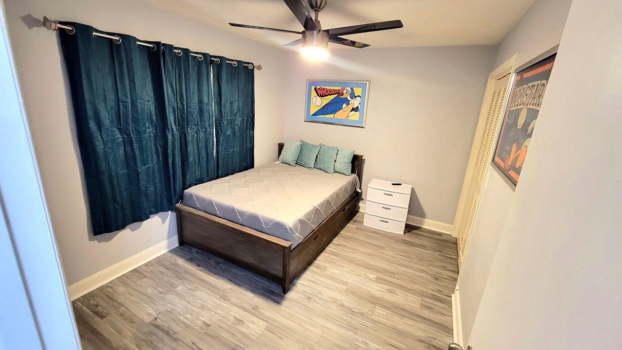 Photo of Bedroom in Cypress Gardens