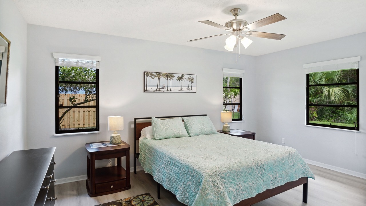 Photo of Bedroom in White City