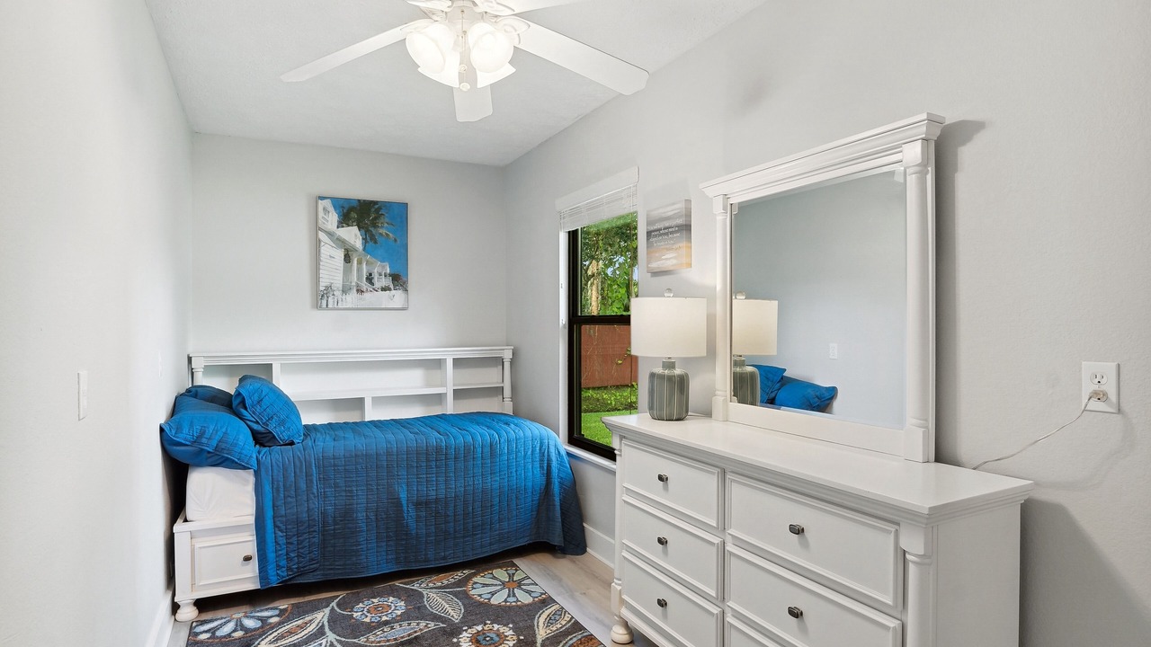 Photo of Bedroom in White City
