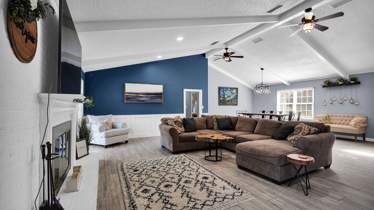 Photo of Livingroom in Lakewood
