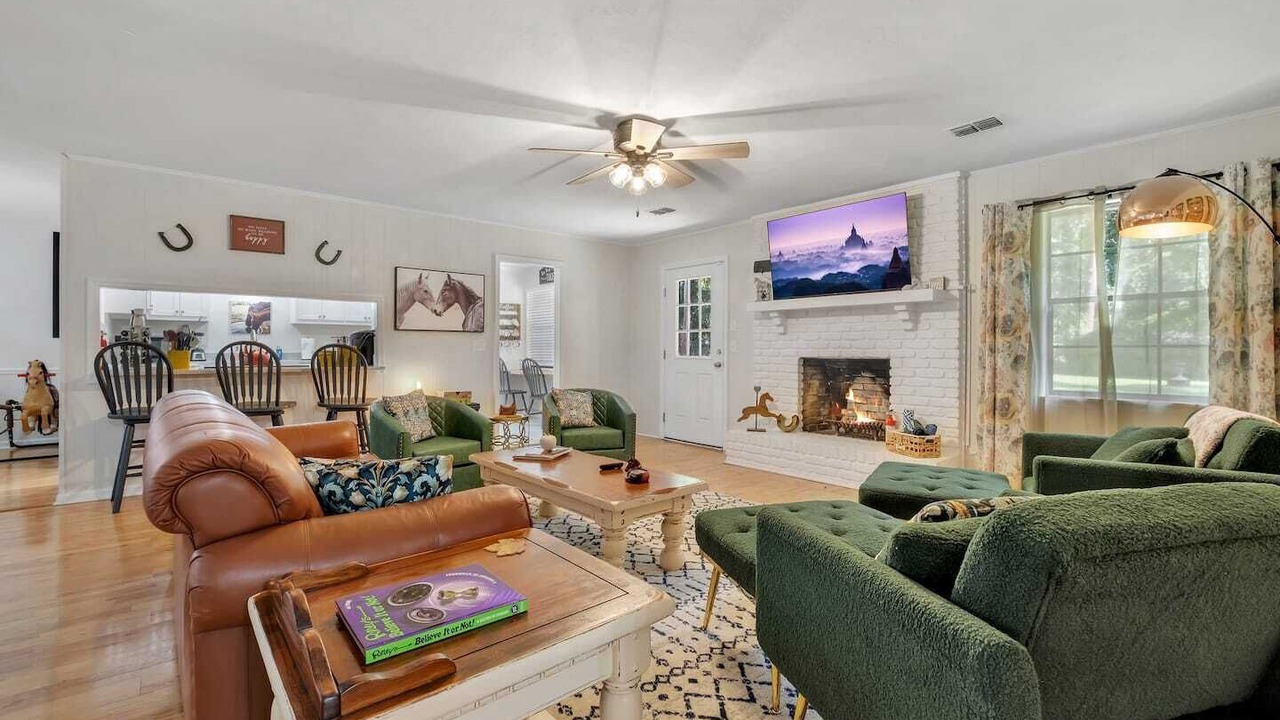 Photo of Livingroom in Tallahassee