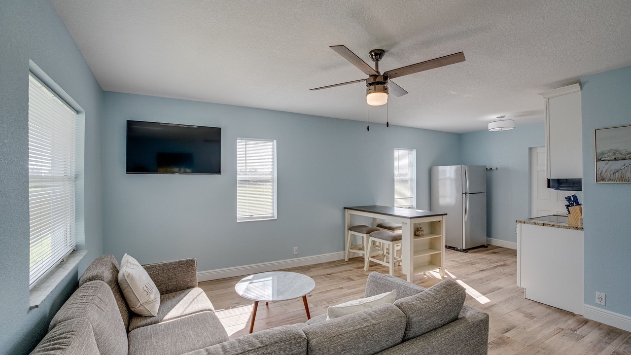 Photo of Livingroom in Barefoot Bay