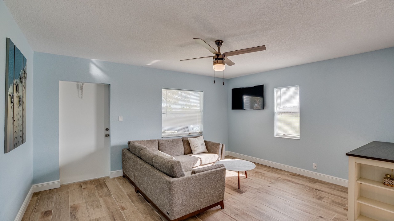 Photo of Livingroom in Barefoot Bay