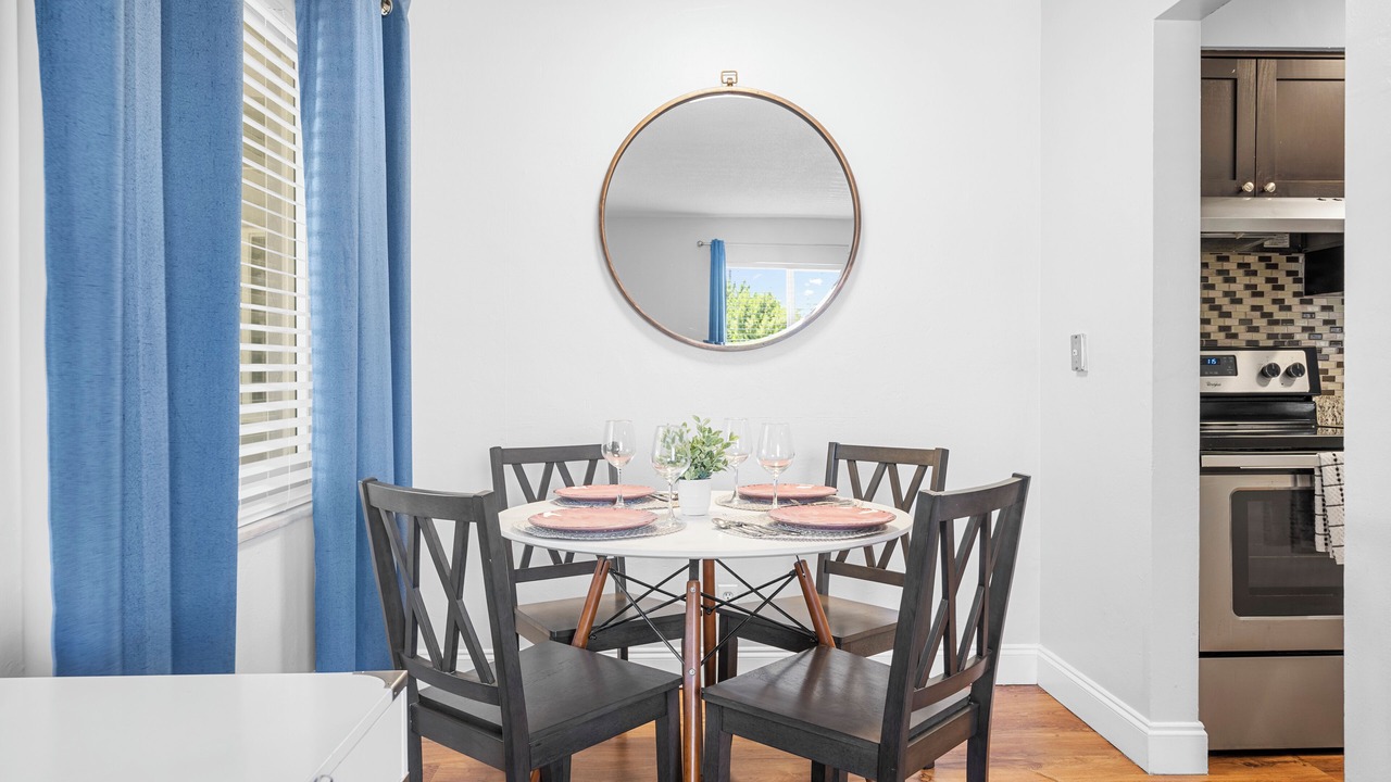 Photo of Livingroom in Central Oakland Park