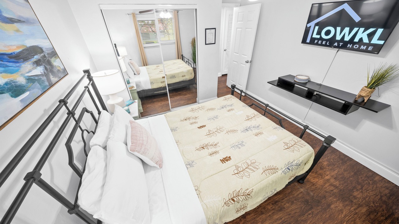 Photo of Bedroom in Central Oakland Park