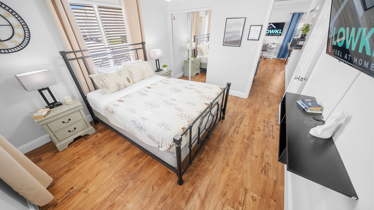 Photo of Bedroom in Central Oakland Park