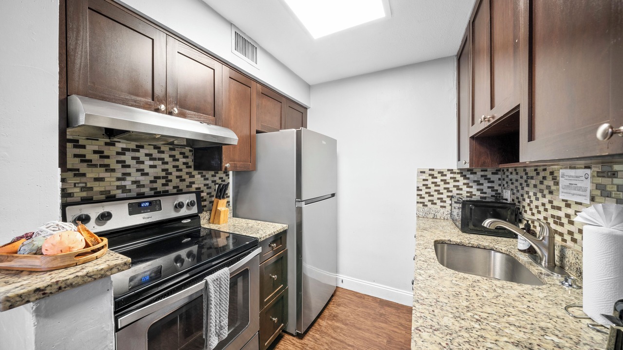 Photo of Kitchen in Central Oakland Park