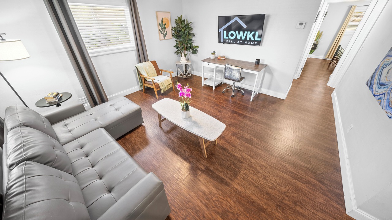 Photo of Livingroom in Central Oakland Park