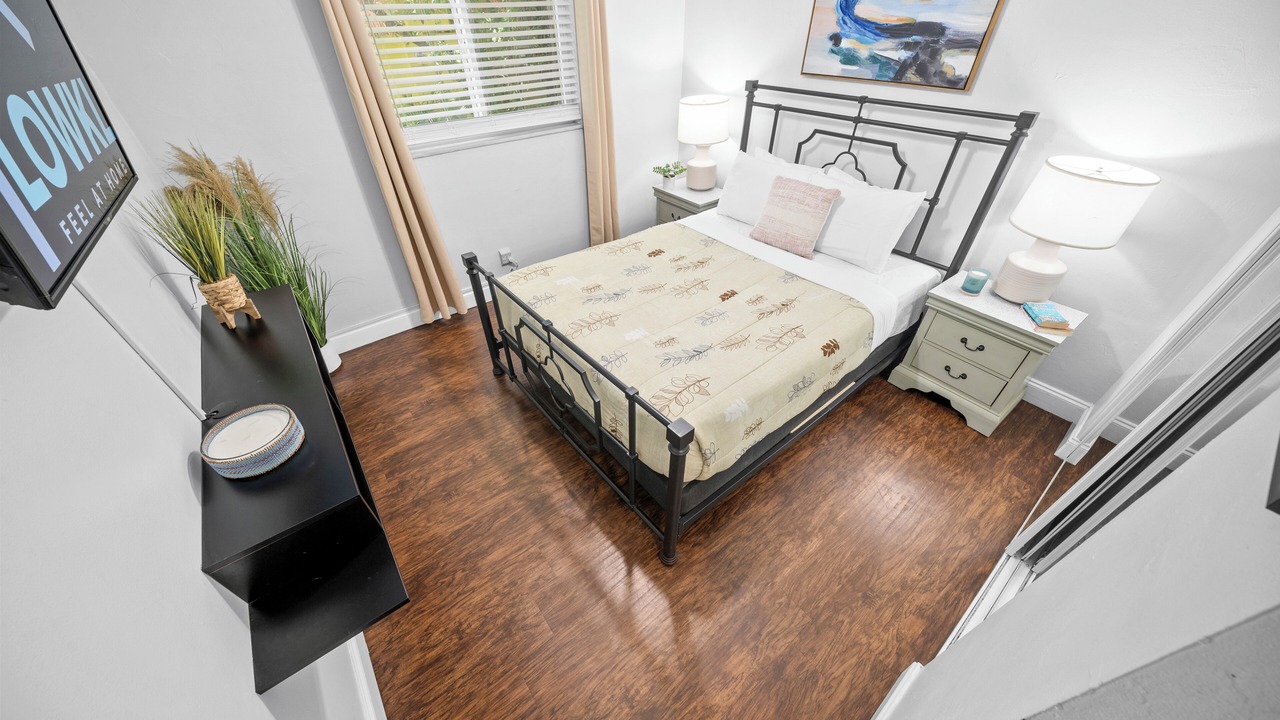 Photo of Bedroom in Central Oakland Park