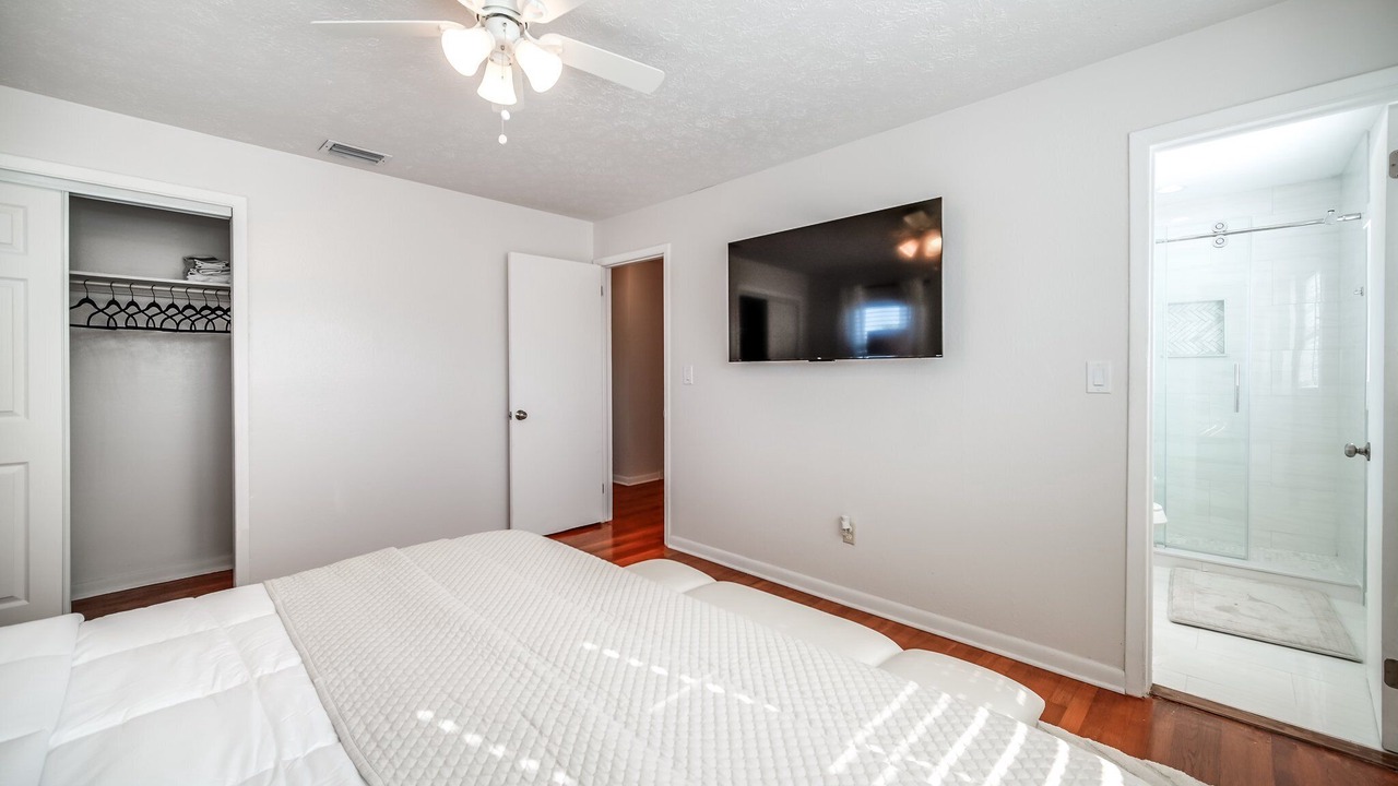 Photo of Bedroom in Bay Crest Park