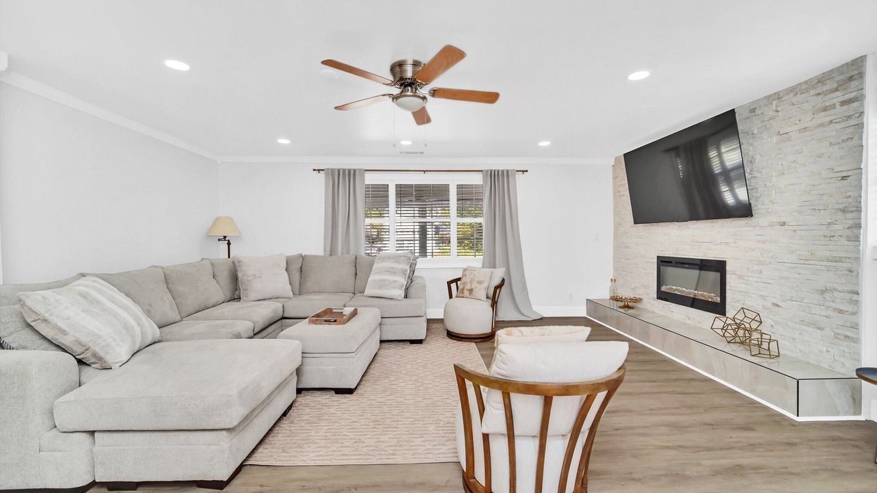 Photo of Livingroom in Bay Crest Park