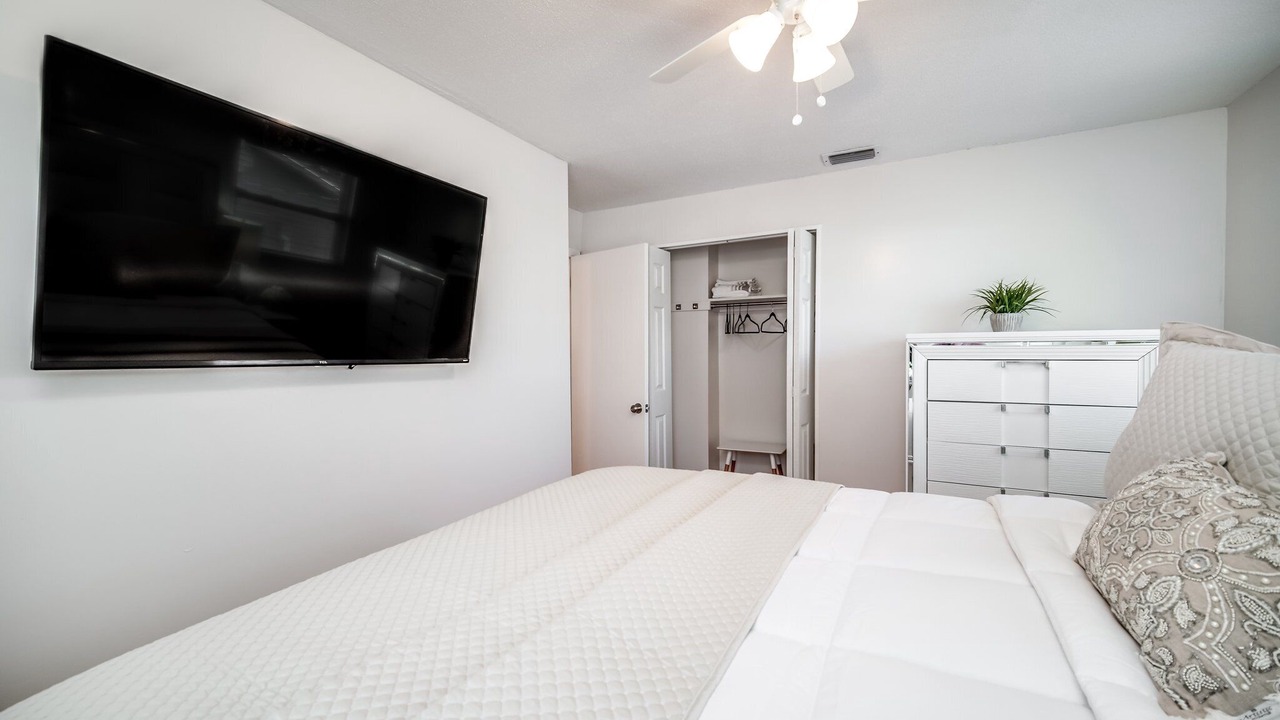 Photo of Bedroom in Bay Crest Park