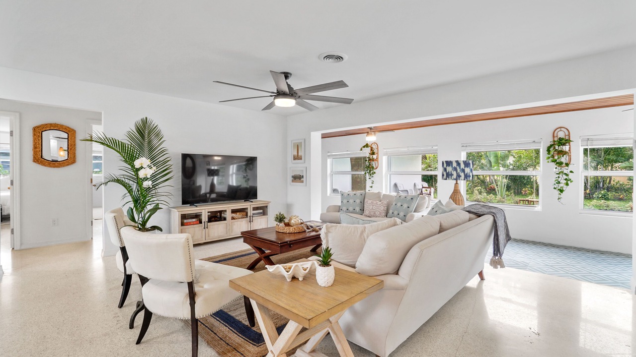 Photo of Livingroom in Lake Clarke Shores
