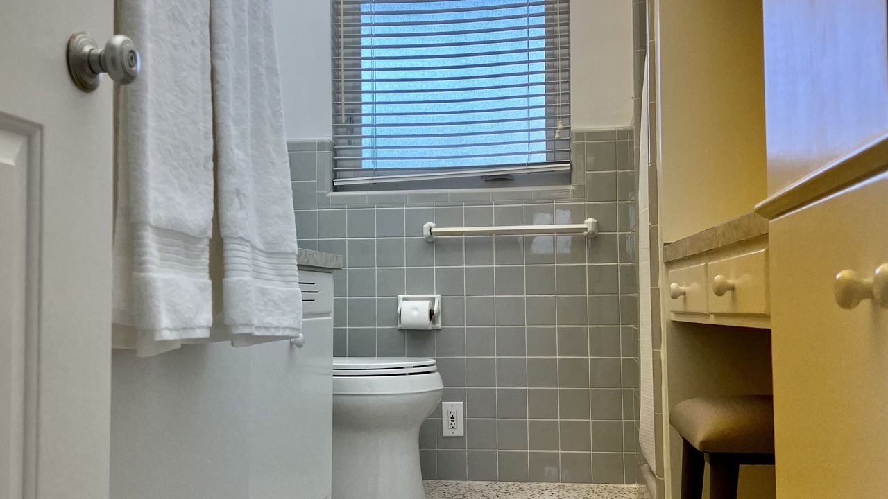 Photo of Bathroom in Indian Beach Sapphire Shores