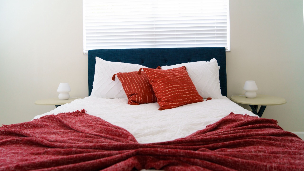 Photo of Bedroom in Central Oakland Park