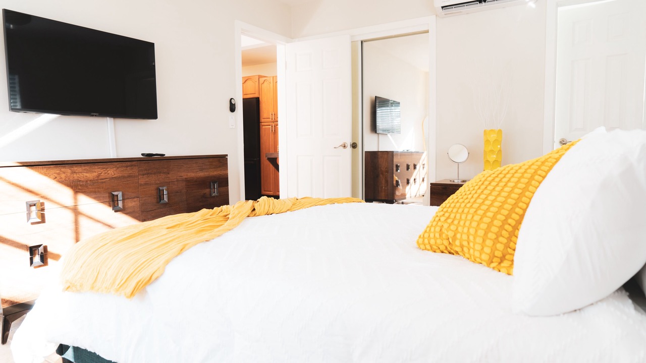 Photo of Bedroom in Central Oakland Park