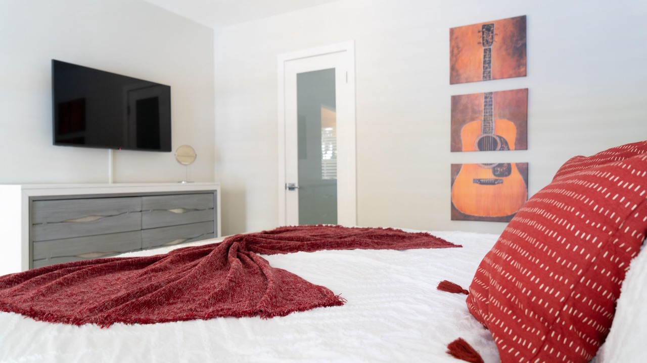 Photo of Bedroom in Central Oakland Park