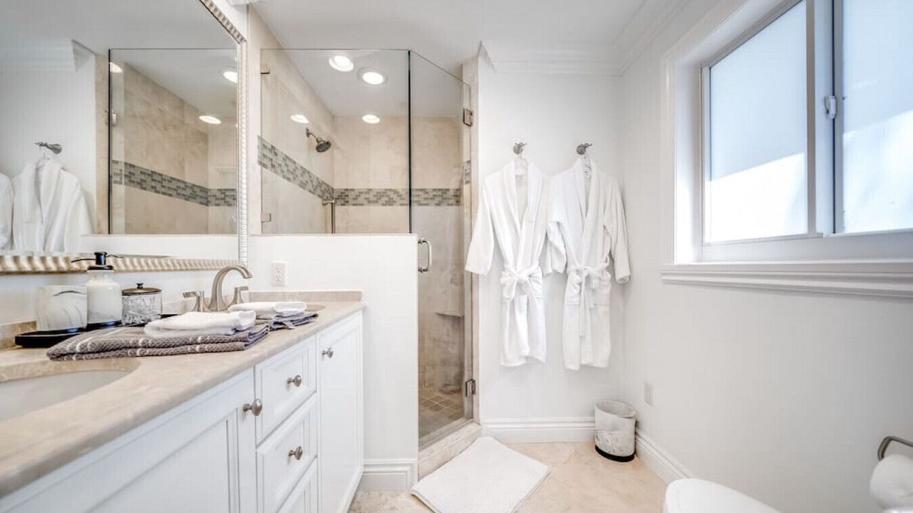 Photo of Bathroom in Garden Isles