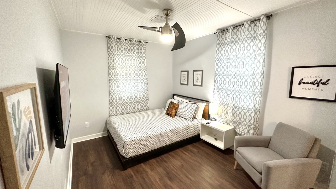 Photo of Bedroom in Cypress Gardens