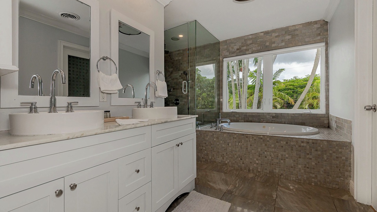 Photo of Bathroom in Pinecrest