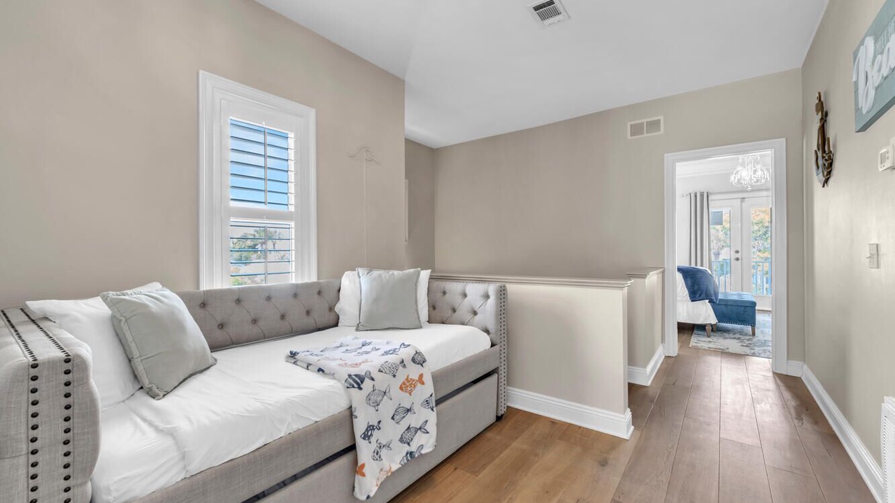 Photo of Bedroom in Crystal Shores