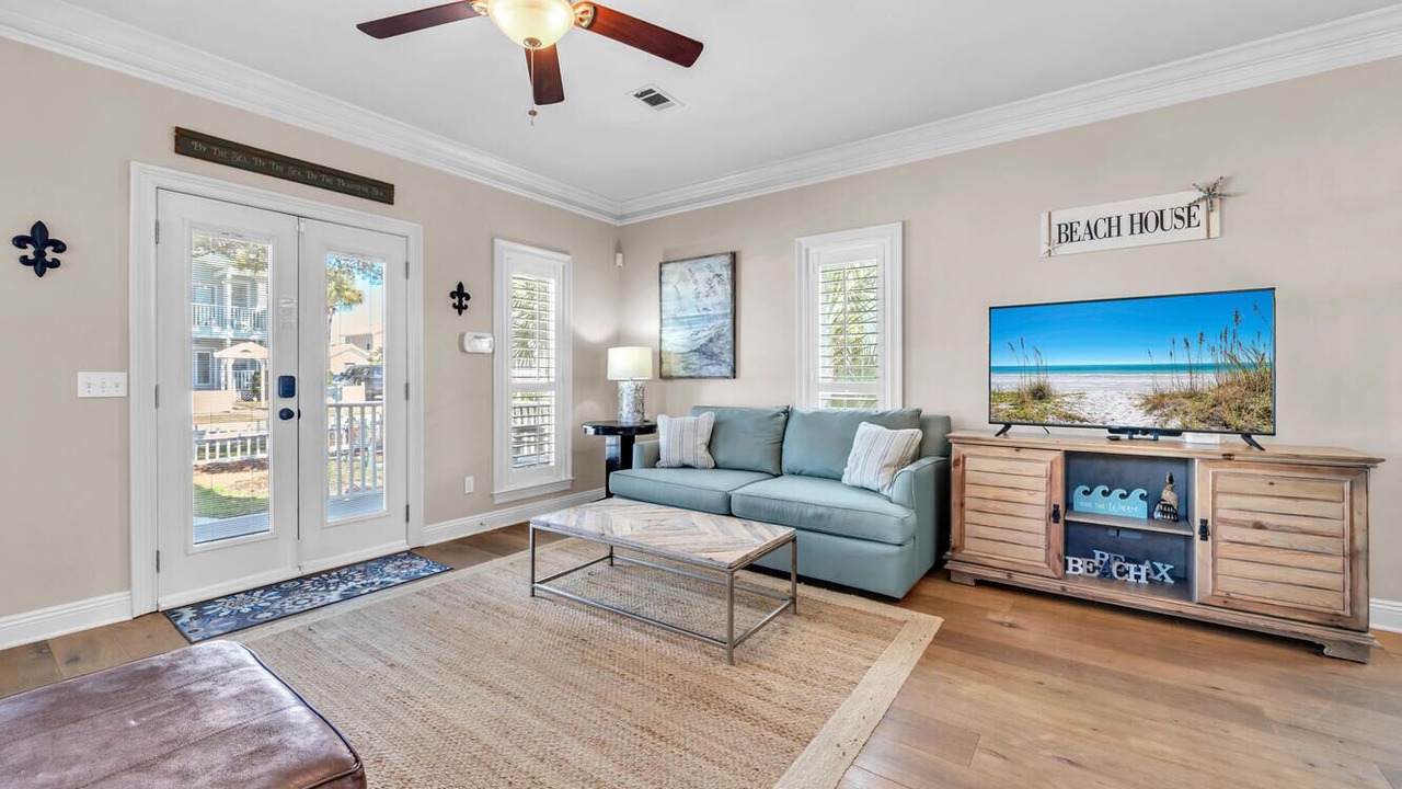 Photo of Livingroom in Crystal Shores