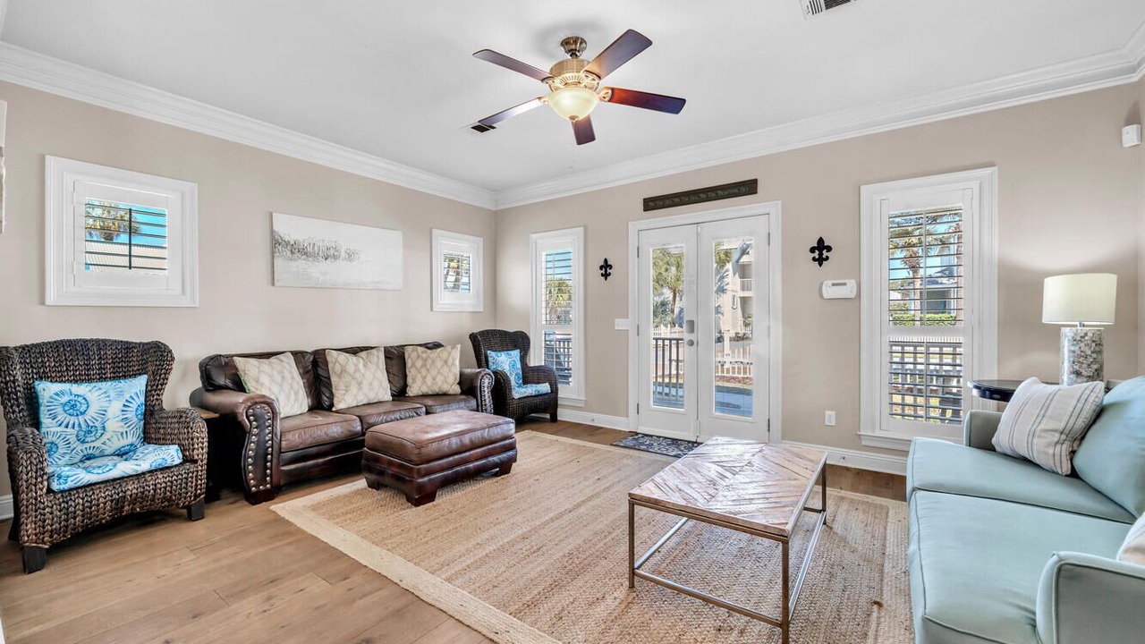 Photo of Livingroom in Crystal Shores