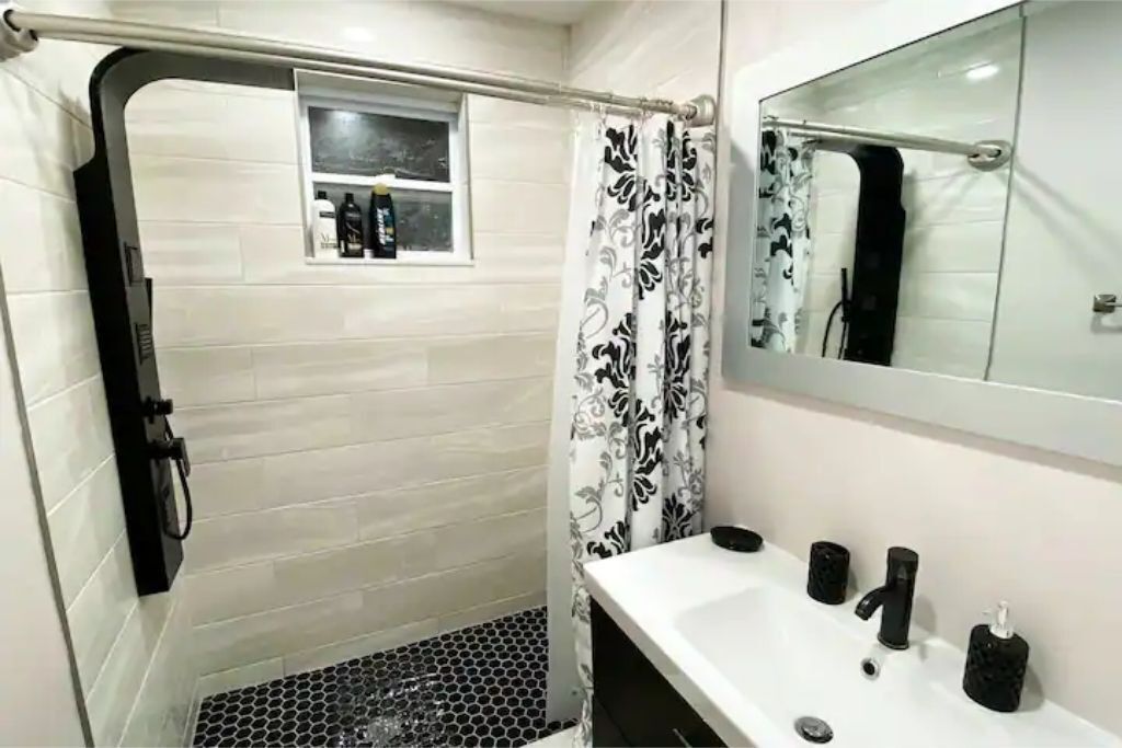Photo of Bathroom in Sunset
