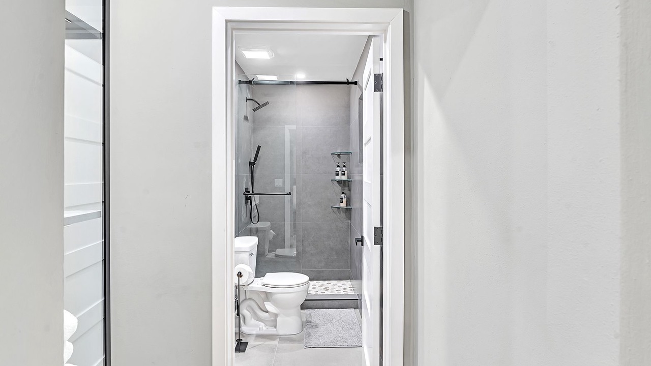 Photo of Bathroom in El Portal