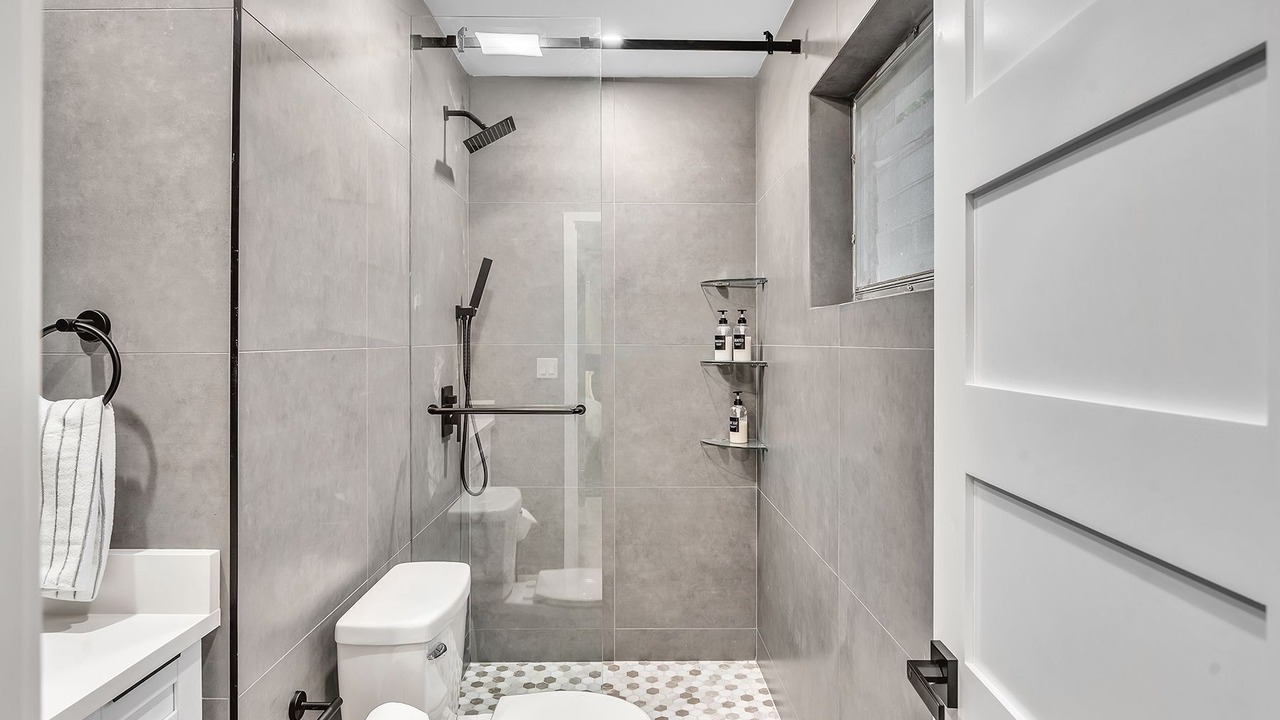 Photo of Bathroom in El Portal