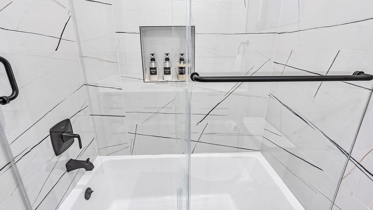 Photo of Bathroom in El Portal