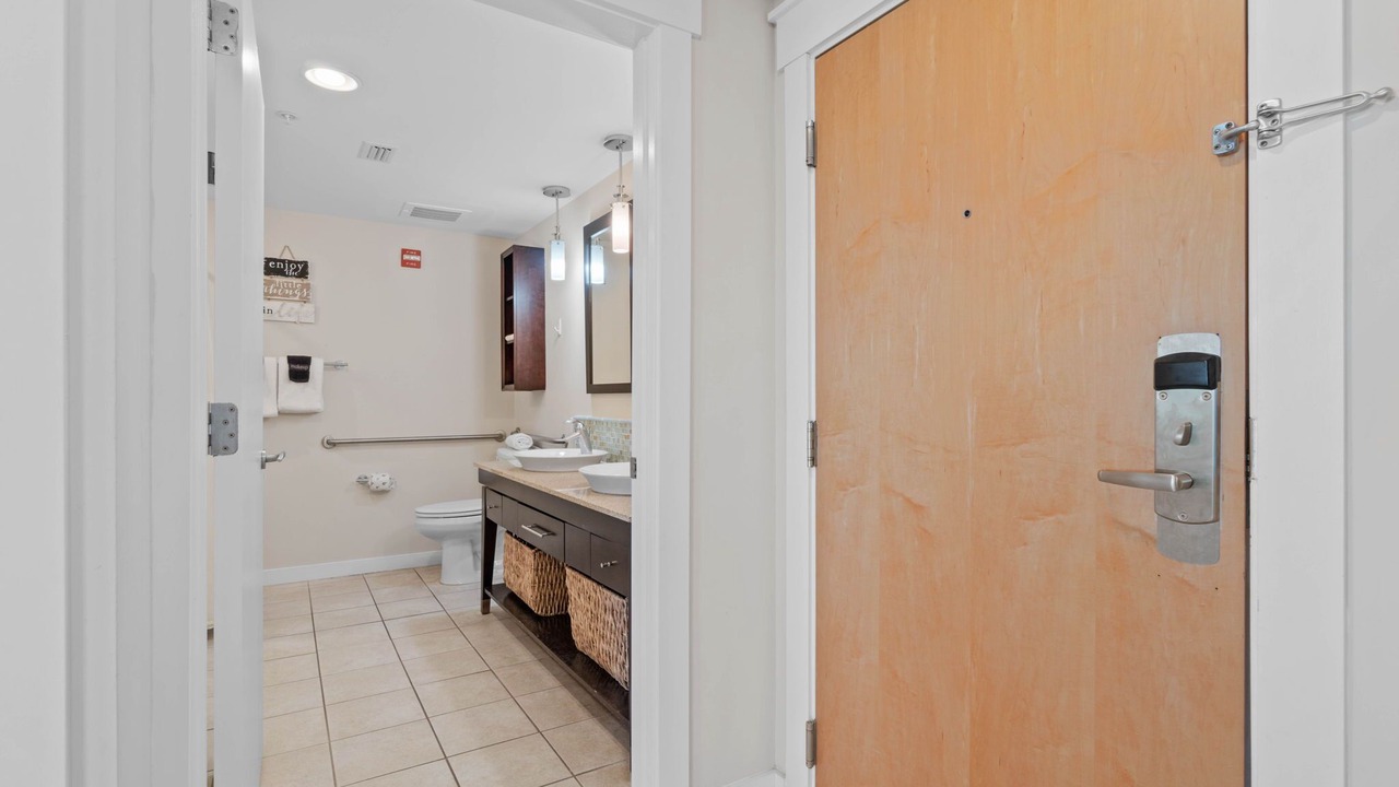 Photo of Bathroom in Baytowne Wharf