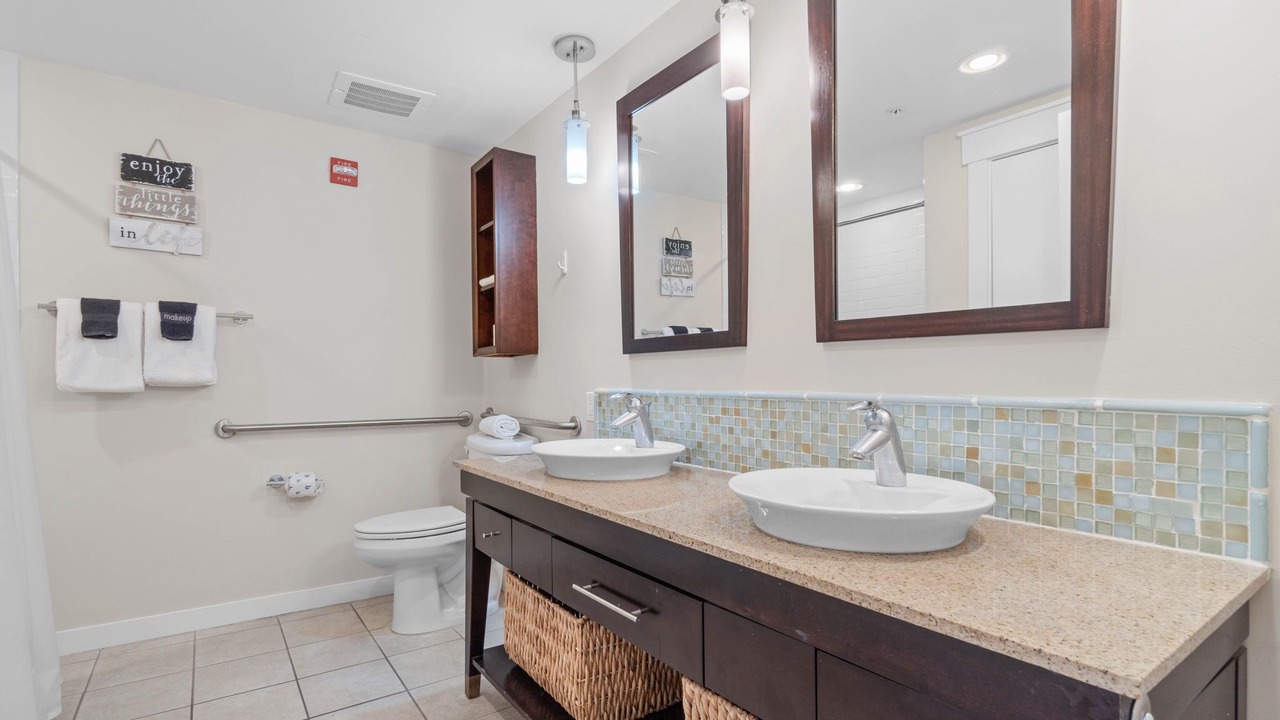 Photo of Bathroom in Baytowne Wharf
