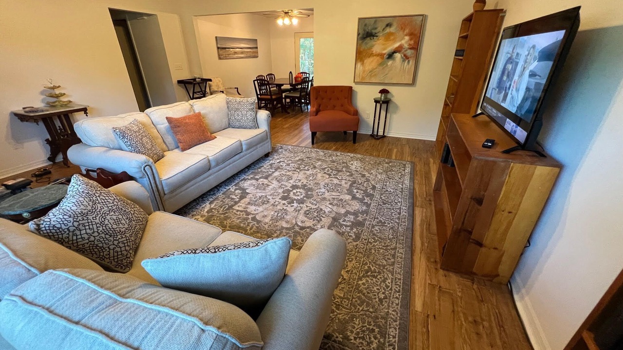 Photo of Livingroom in Lake City
