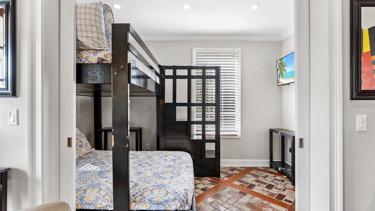 Photo of Bedroom in Baytowne Wharf