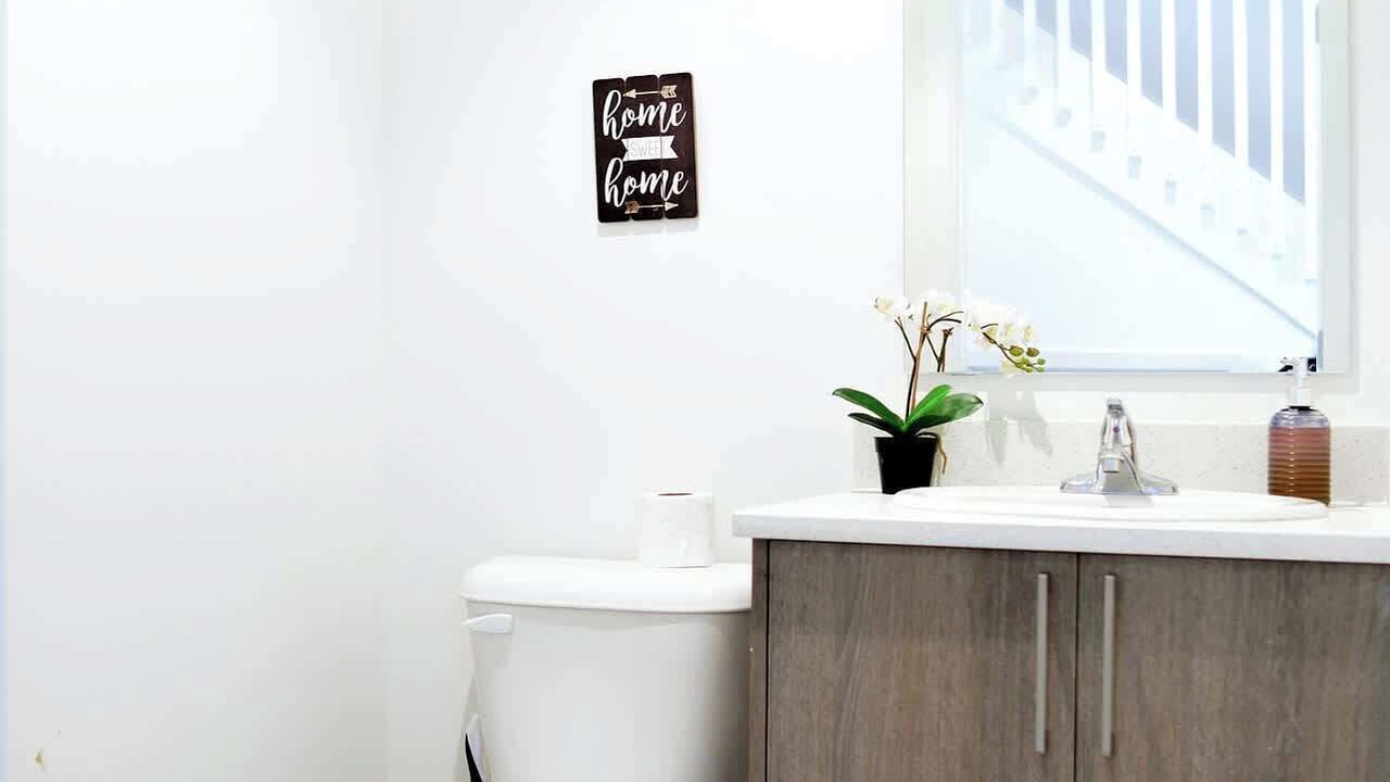 Photo of Bathroom in Golden Glades