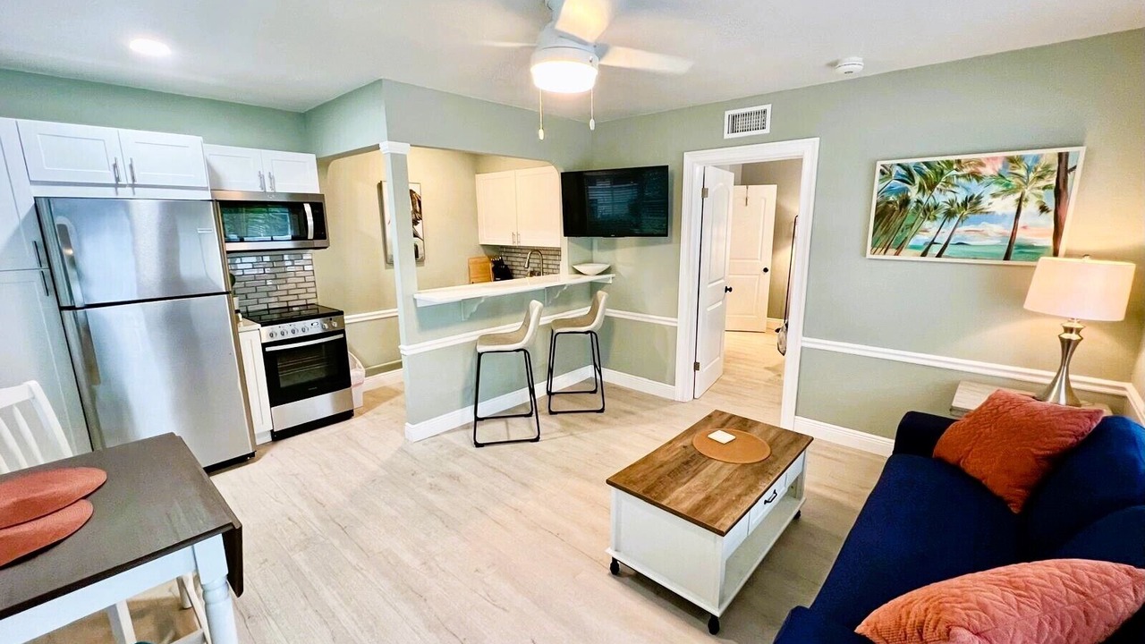 Photo of Livingroom in Parrot Cove