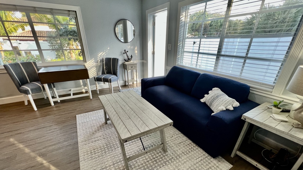 Photo of Livingroom in Parrot Cove