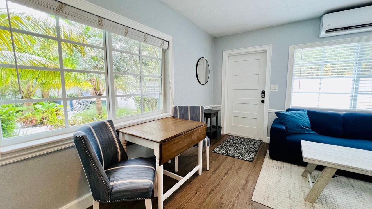 Photo of Livingroom in Parrot Cove