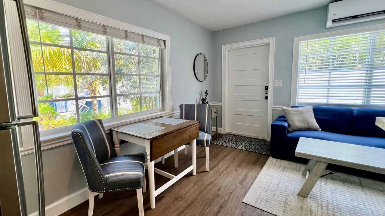 Photo of Livingroom in Parrot Cove