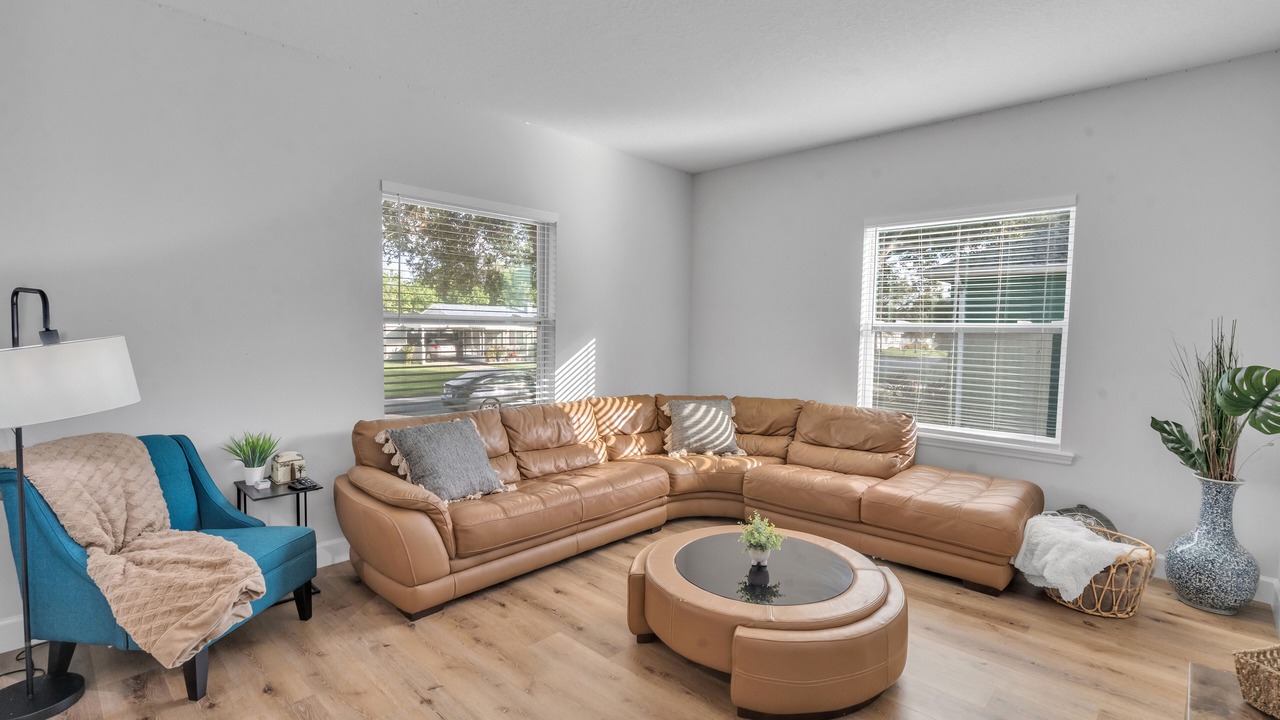 Photo of Livingroom in Meadowlawn